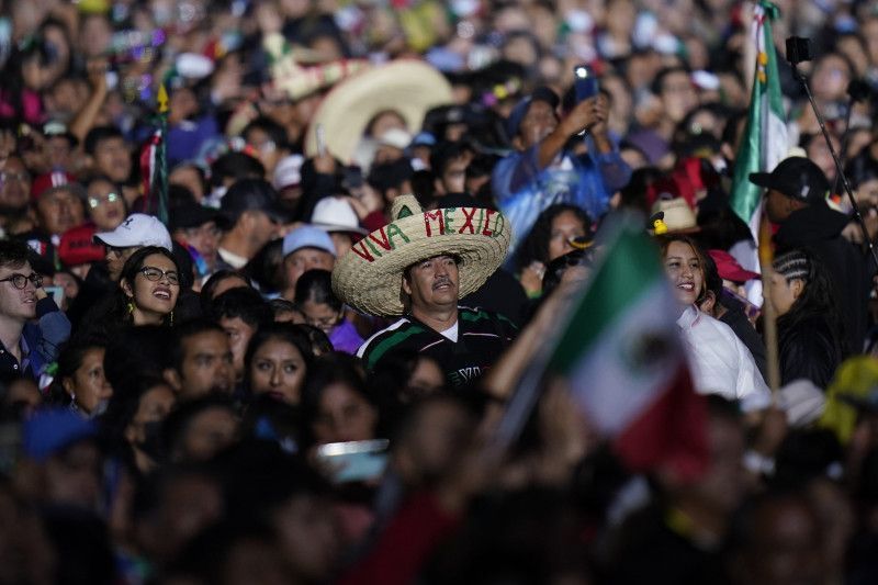 Mexicanos celebran su independencia con el Grito de Dolores en Times Square