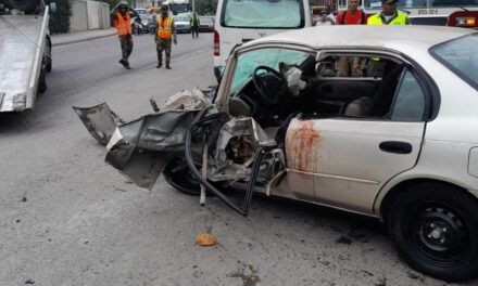 Una persona atrapada y al menos ocho lesionadas por accidente de tránsito en Santiago