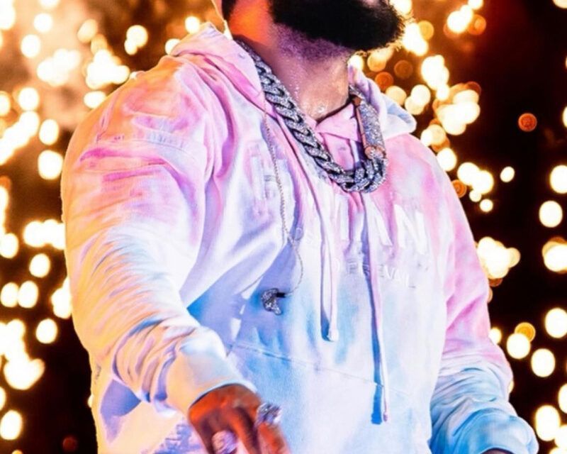 El Alfa anuncia su concierto en la Gran Arena del Cibao durante el espectáculo ‘Adoni y sus amigos’