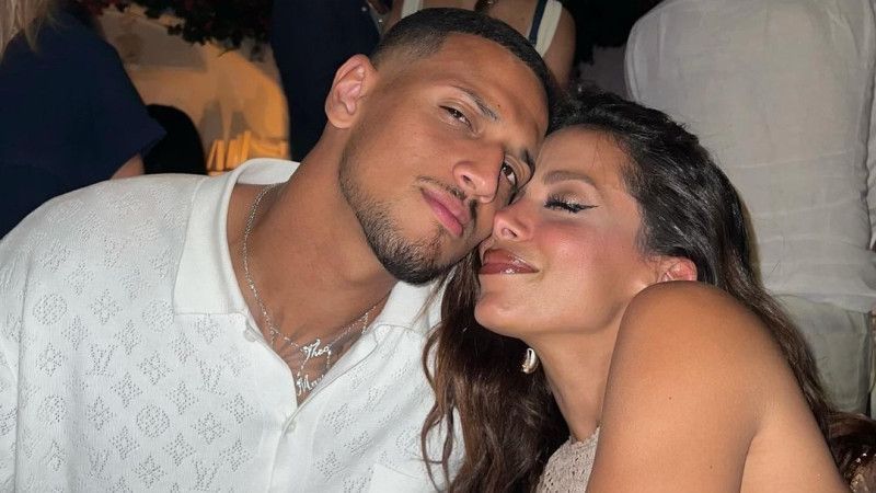 Anitta estrena romance con el futbolista Vinicius Souza