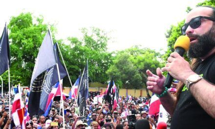 Repudian frente al Palacio masiva migración haitiana