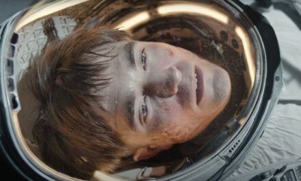 Tráiler y fecha de estreno de ‘Mickey 17’: Robert Pattinson muere una y otra vez en lo nuevo de Bong Joon-ho