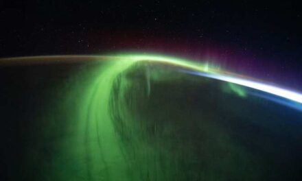 Una aurora vista desde el otro lado