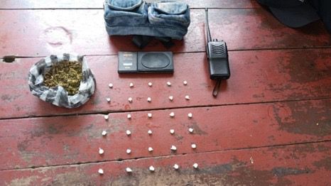 Policía Nacional apresa a tres individuos en San Cristóbal con drogas y balanzas incautadas