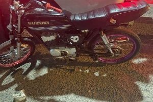 Policía Nacional apresa a joven en flagrante delito a bordo de motocicleta robada en San Cristóbal