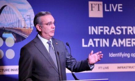 Abinader dice en EE.UU. que la reelección indefinida es incompatible con la democracia