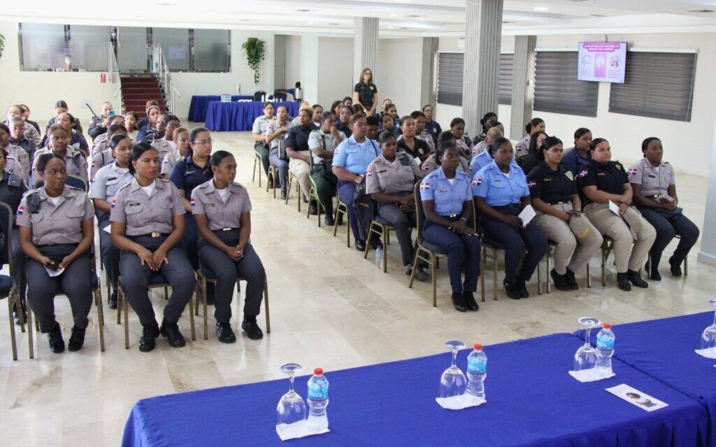 Policía Nacional promueve la salud preventiva con charla sobre cáncer de mama