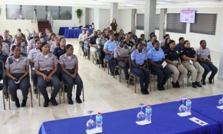 Policía Nacional promueve la salud preventiva con charla sobre cáncer de mama