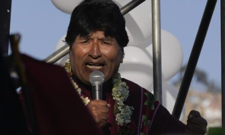 Acusan a Evo Morales de violar a una niña