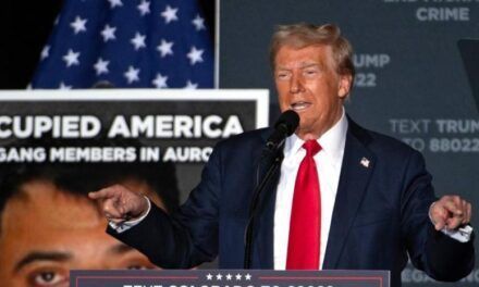 Donald Trump demoniza a los migrantes y los acusa de «infectar» a Estados Unidos