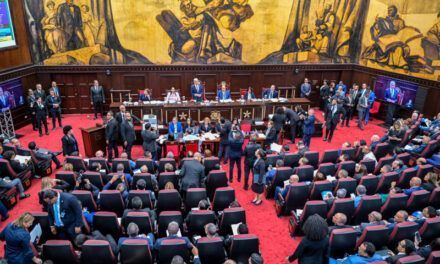Asamblea Nacional Revisora continúa este lunes discusión de reforma constitucional