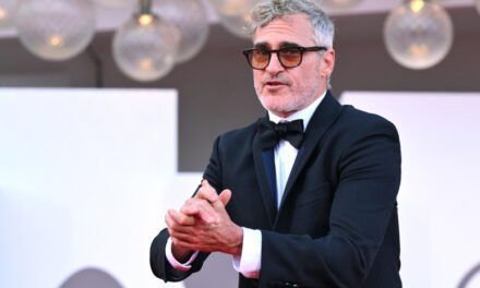 Los 50 años de Joaquín Phoenix: de un pasado oscuro a la cúspide del cine contemporáneo
