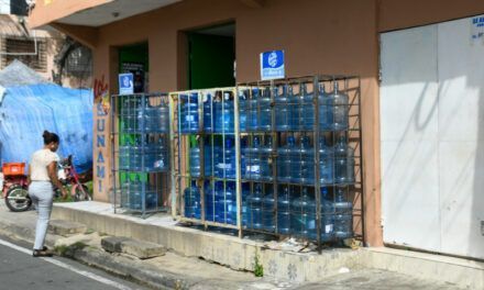 Vendedores de agua en botellones ignoran disposiciones de ProConsumidor