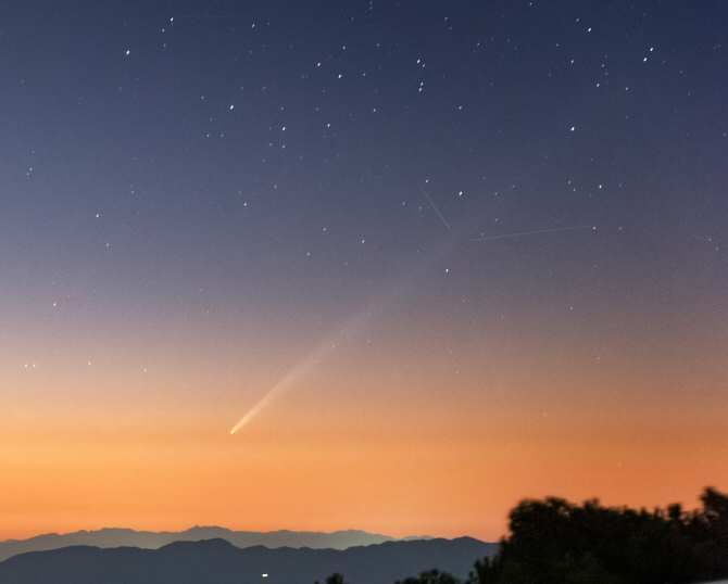 Paso del cometa C/2023 A3 (Tsuchinshan-ATLAS) cerca de la Tierra
