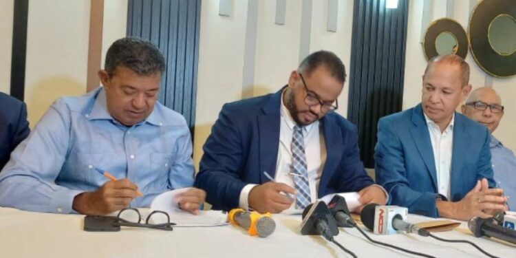 Oposición en La Vega exige elecciones extraordinarias para alcaldía