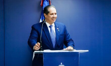 Ministro de Salud garantiza fortalecimiento de los servicios de salud mental