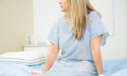 ¿Cómo se siente un bulto de cáncer de mama?, oncológa explica