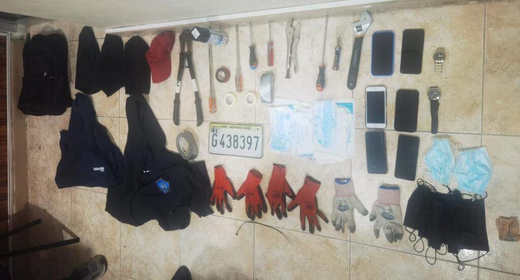 Policía apresa banda de atracadores dedicada a cometer robos a mano armada en residencias de nacionales chinos en SPM