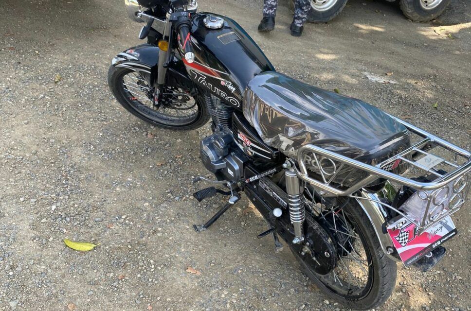 Policía captura en flagrante a “Nardito”; le ocupa motocicleta robada en Santiago