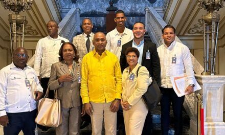 Senador Julito Fulcar y autoridades municipales gestionan obras de infraestructura en visita al Palacio Nacional