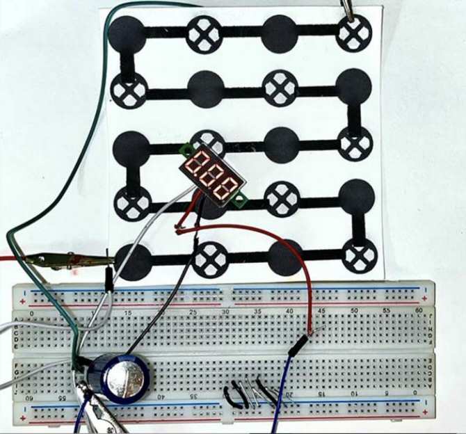 Dispositivo vestible que genera electricidad a partir de la humedad del aire