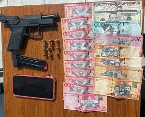 La Policía Nacional refuerza seguridad en San Cristóbal: arresto en flagrancia de individuo armado sin documentación