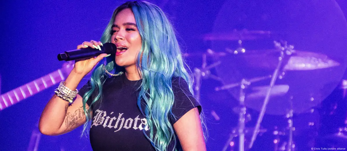 Karol G pide perdón tras polémica por su nueva canción ‘+57’