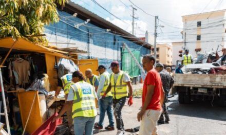 Retiran chatarras durante operativo en Villa Juana