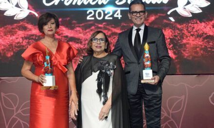ADCS reconoce la trayectoria de fundadores y pioneros de la Crónica Rosa