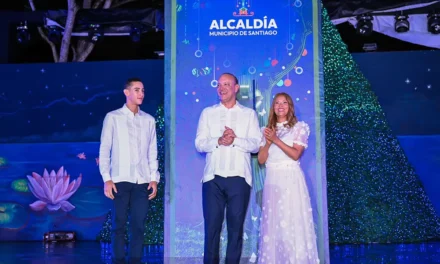 Alcaldía Santiago ha encendido su arbolito Navidad