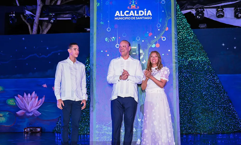 Alcaldía Santiago ha encendido su arbolito Navidad