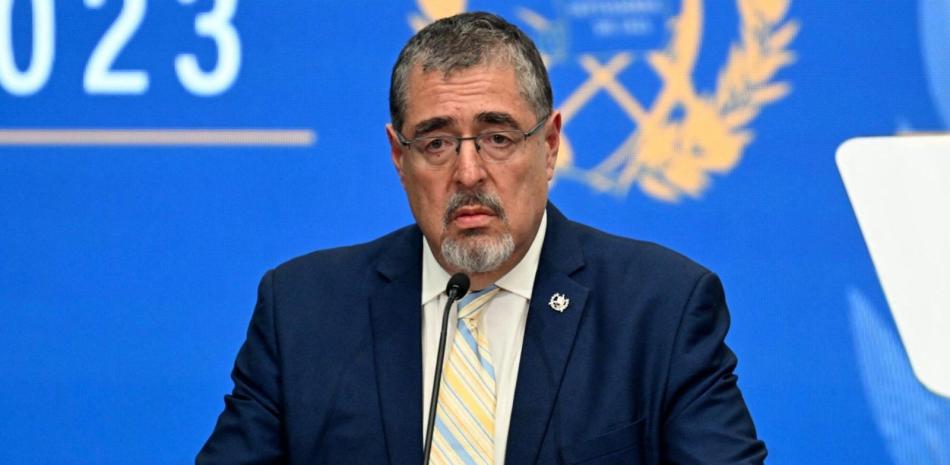 Arévalo trata de salvar a su partido