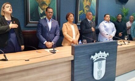 Concejo de Regidores juramenta a Amparo Custodio como alcaldesa de La Vega
