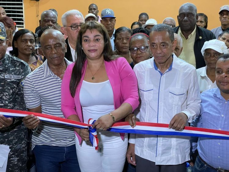 Inauguran renovado Centro Comunal y parque en Hojas Anchas, Hatillo, San Cristóbal
