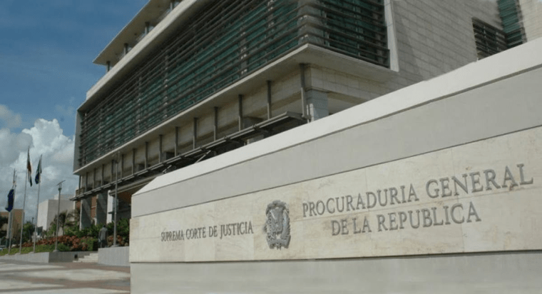 MP deposita solicitud de medida de coerción contra profesor imputado de violar estudiante en SPM