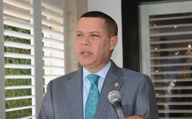 Tribunal condena a Ruddy González y al cabildo de Azua por demanda que interpuso empresario