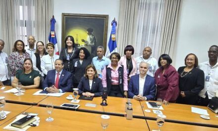 Gabinete de Salud acuerda suspender paro con todos los gremios del sector