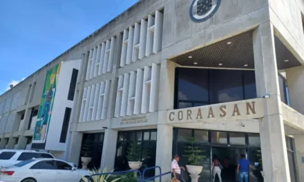 Alcaldía limpia imbornales junto a Coraasan