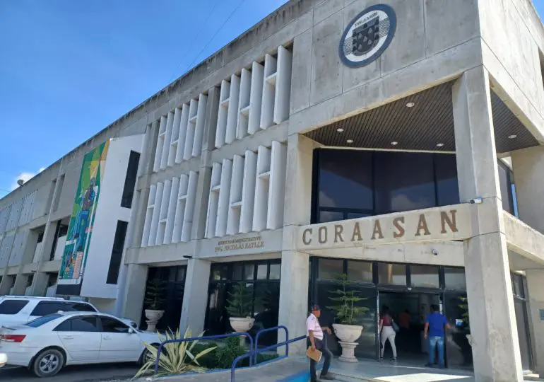 Alcaldía limpia imbornales junto a Coraasan