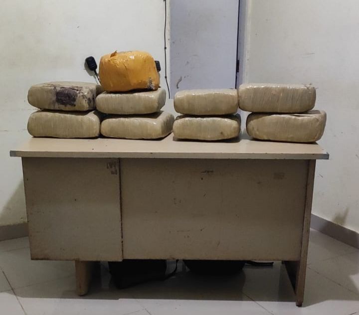 Policía Nacional detiene en Pedernales a hombre transportaba nueve paquetes de presunta marihuana en una fuegoneta rotulada como ambulancia
