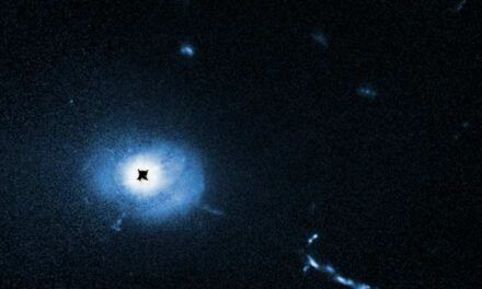 Galaxias cayendo a un agujero negro