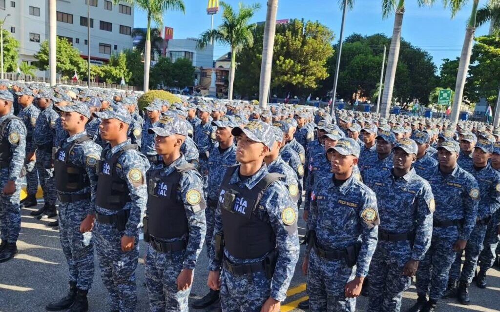 Policía Nacional detiene a tres personas acusadas de extorsión y estafas electrónicas en operativos realizados en el DN y SFM