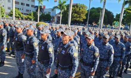 Policía Nacional detiene a tres personas acusadas de extorsión y estafas electrónicas en operativos realizados en el DN y SFM