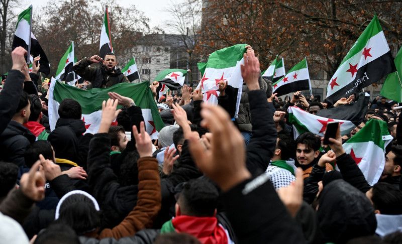 AI dice que los sirios pueden finalmente «vivir sin miedo» tras caída de Bashar al Asad