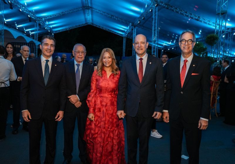 Popular organiza encuentro para clientes