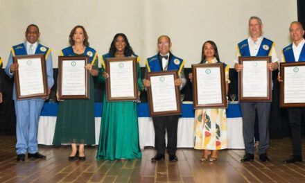 María Eugenia Acosta en el Salón de la Fama del Cooperativismo Dominicano