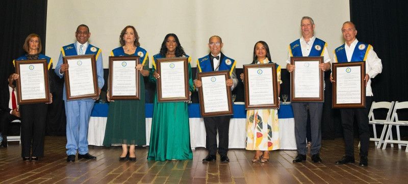 María Eugenia Acosta en el Salón de la Fama del Cooperativismo Dominicano