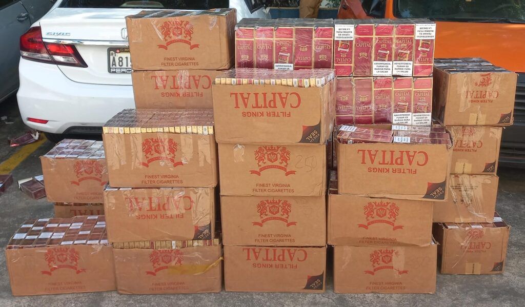 Policía Nacional apresa a mujer con más de 8,000 cajetillas de cigarrillos de contrabando en SDE