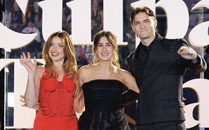 ‘Culpa tuya’: Tensión entre Nicole Wallace y Gabriel Guevara durante la premiere
