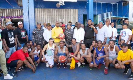 Senador Julito Fulcar ofrece almuerzo y celebra actividades recreativas con privados de libertad en la Cárcel Pública de Baní
